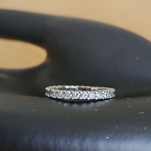 Sterling silver band (stamped 925) with cubic  zeconia. - Picture 1 of 3